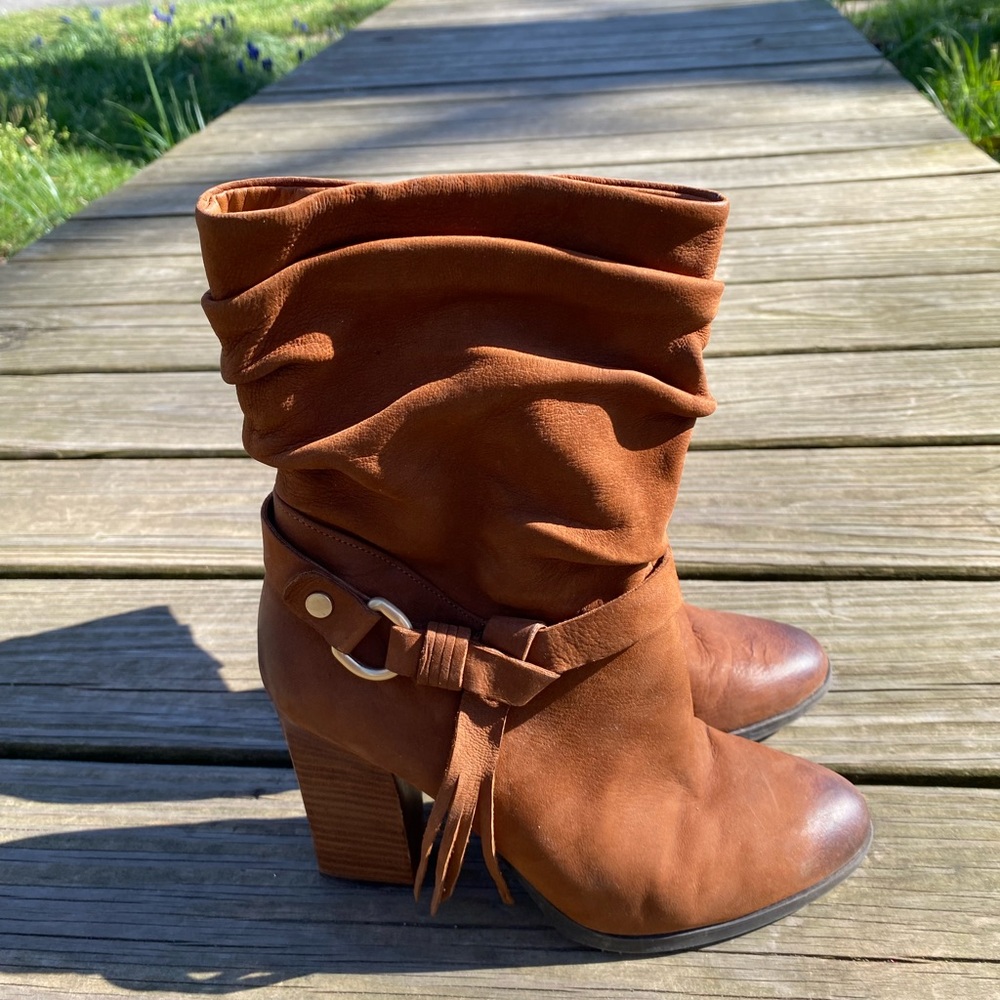 Women Guess Boots size 9 brown